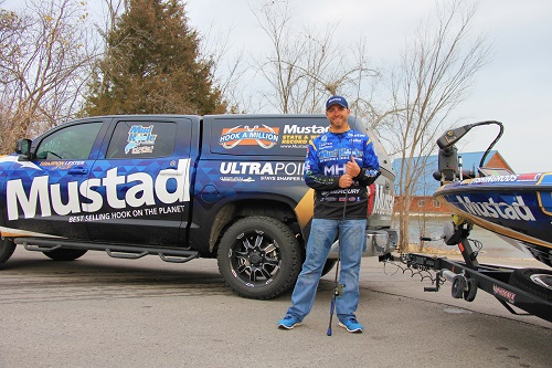 Bassmaster Elite Series Pro Brandon Lester Signs with Mustad 2