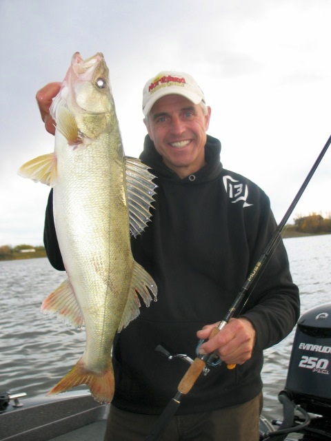 Spring River Walleye Fishing With Chip Leer