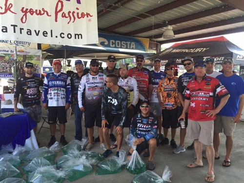 Elites Bass Angler Help With Restocking Program on Toledo Bend Reservoir 1